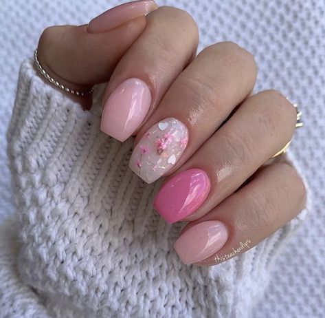 Summer Dip Nails 2024, Soft Pink Flowers, Cute Gel Nails, V Day, Dip Powder Nails, Allergic Reaction, Dipped Nails, Pedicures, Chic Nails