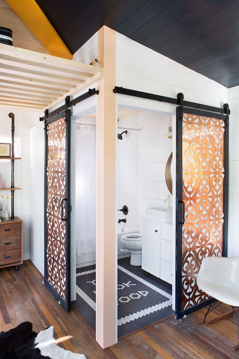 400 sq.ft. Small Boho-style House in Austin - it's two tiny houses on wheels put together. Check-out this bathroom - the double barn doors! Design Case Mici, Boho Style House, House Bathroom Designs, Barn Door Designs, Best Tiny House, Sepang, Decor Ikea, Tiny House Bathroom, Austin Homes