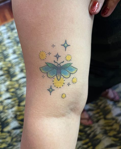 stylized fire fly green blue yellow Electricyetti tattoo stars Flashlight Tattoo, Lighting Bug Tattoo, Lightning Bug Tattoo, Sisters Tattoos, Firefly Tattoo, Patchwork Tattoos, Mama Tattoo, Tattoo Mini, Lightning Bug