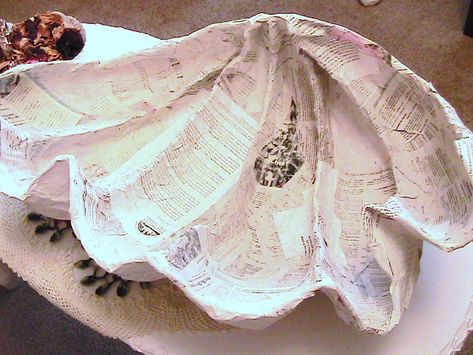 Katty's Cosy Cove: Making a Giant Clam Sea Shell Giant Clam Shell, Paper Mache Projects, Deco Marine, Giant Clam, Shells Diy, Prop Making, Paper Mache Crafts, Under The Sea Party, Sea Theme