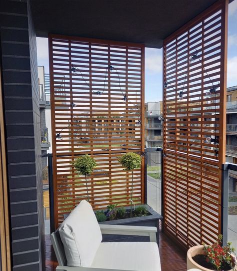 Balcony Pergola, Balcony Privacy Ideas, Balcon Mic, Privacy Balcony, Balcony Screen, Balkon Decor, Balcony Privacy, Small Balcony Design, Home Balcony