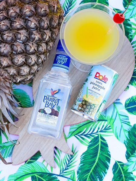 Pineapple Juice Coconut Rum Drinks, Parrot Bay Coconut Rum Drinks, Parrot Bay Drinks Recipes, Coconut Rum Drinks Recipes, Coconut Rum Recipes, Coconut Rum Cocktails, Jolly Rancher Drink, Pineapple Rum Drinks, Rum Drinks Easy