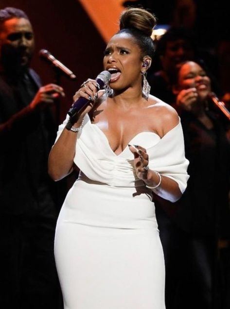 Black Female Singers, Woman Singing, Body Outfit, Black Celebrities, Women In Music, Jennifer Hudson, The Concert, Aretha Franklin, Photoshoot Concept