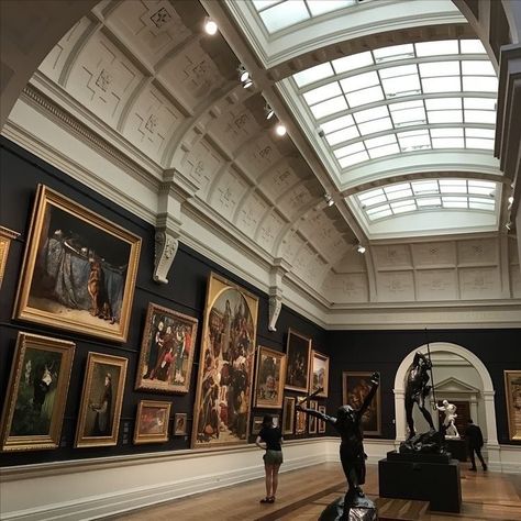 Art Museum Aesthetic, Art Academia, Museum Photography, Dusk To Dawn, Dark Academia Aesthetic, Academia Aesthetic, Light Academia, Old Money Aesthetic, Pretty Places