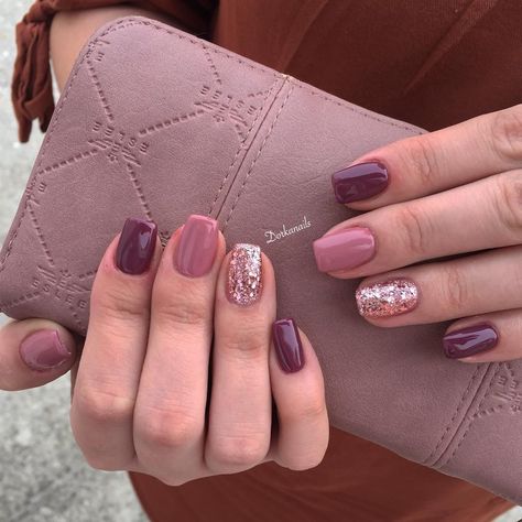 Nail Ideas Acrylic Burgundy, Deep Burgundy Nail Designs, Rose Gold Autumn Nails, Nails To Match Maroon Dress, Burgundy And Mauve Nails, Chianti Nails, Berry Fall Nails, Maroon Pink Nails, Plum Christmas Nails