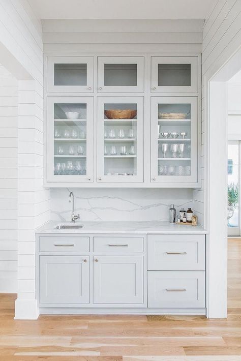 grey bar kitchen area Repose Gray, Coastal Living Rooms, New Kitchen Cabinets, Classic Kitchen, Coastal Bedrooms, Home Luxury, Grey Kitchen Cabinets, Grey Kitchen, Painting Kitchen Cabinets