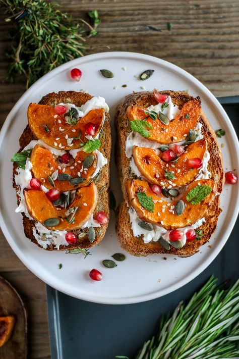 pumpkin seed toast with roasted squash Vegan Toast Toppings, Pretty Toast, Creamy Corn Salsa, Butternut Squash Toast, Ingredients For Bread, Toast With Fruit, Squash Toast, Vegan Toast, Vegan Quesadillas