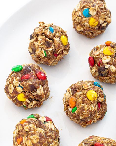 Monster Energy Balls - Chef Savvy Monster Energy Balls, Cookies With Oats, Oats Peanut Butter, Protein Packed Snacks, Oat Cookies, Energy Bites, Energy Balls, Granola Bars, Monster Energy