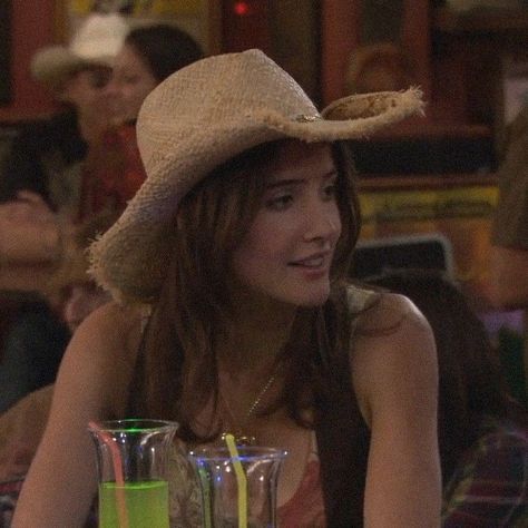 Himym Icon, Backless Shirt Outfit, Robin Himym, Robin Scherbatsky, Backless Shirt, Cobie Smulders, Perfect People, One Chance, How I Met Your Mother