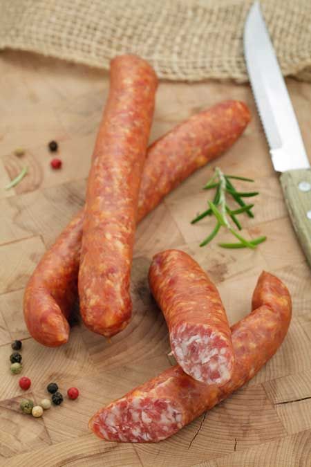 The 6 Most Famous German Sausage Varieties - Mettwurst | Foodal.com Homemade German Sausage Recipes, Grilled Sausage Recipes, Deli Meat Recipes, Meat Curing, Sausage Making Recipes, Home Made Sausage, Pork Sausage Recipes, German Food Authentic, German Cooking