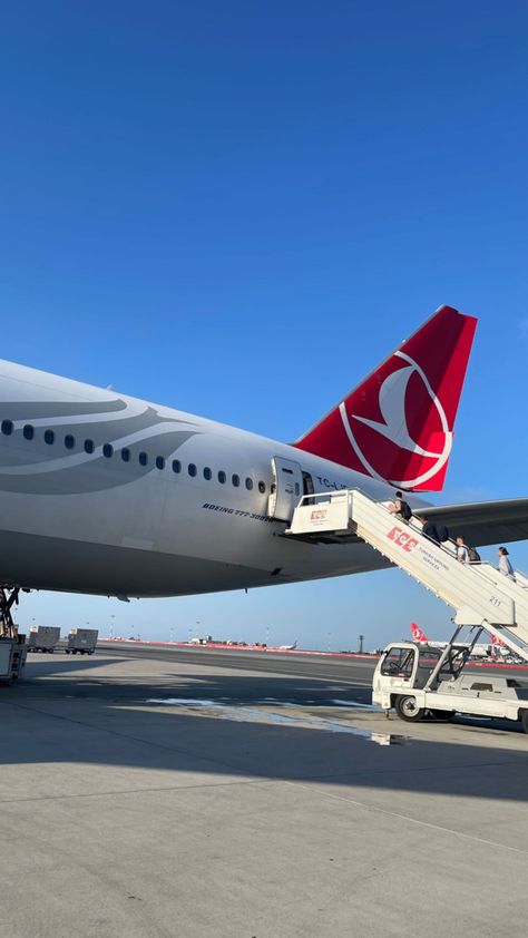 Turkish Airlines Aesthetic, Istanbul International Airport, Plane White, Water Fashion, Aesthetic Restaurant, Airport Pictures, Turkish Airlines, Corporate Identity Design, Airline Flights