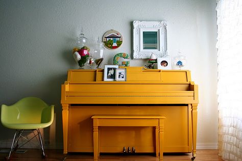 Painting a piano yellow Painted Piano, Painted Pianos, Piano Decor, Old Pianos, Piano Room, Home Studio Music, Piano Tutorial, The Piano, Mellow Yellow