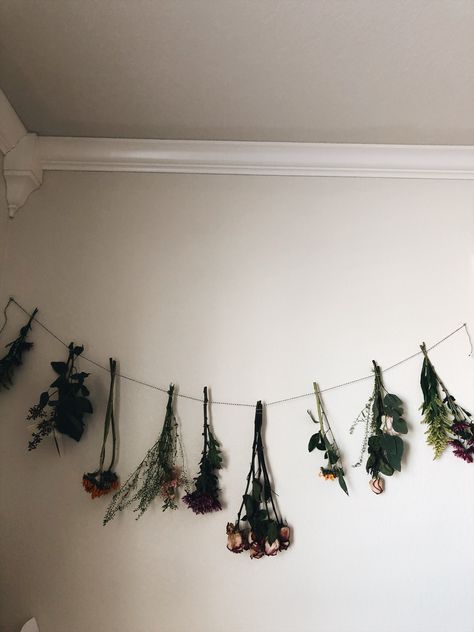 Hanging Dried Flowers Aesthetic, Dried Flower Walls, Dried Flower Bedroom Decor, Hanged Dried Flowers, Dried Flowers Hung On Wall, Dry Flower Garland, Hanging Dried Flowers Decor Bedroom, Bedroom Garland Ideas, Dried Flowers In Kitchen