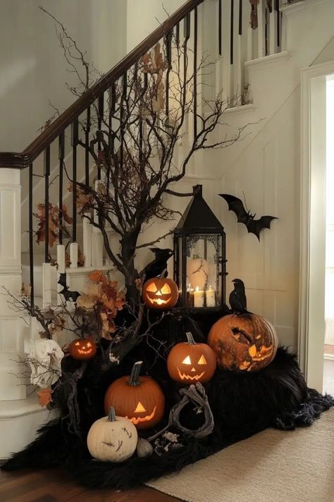 Halloween Foyer Decorating Ideas, Halloween Entrance Decor, Entryway Halloween Decor, Halloween Foyer, Halloween Decor Diy Indoor, Halloween Entryway Decor, Halloween Hallway, Haloween Decor, Halloween Entryway