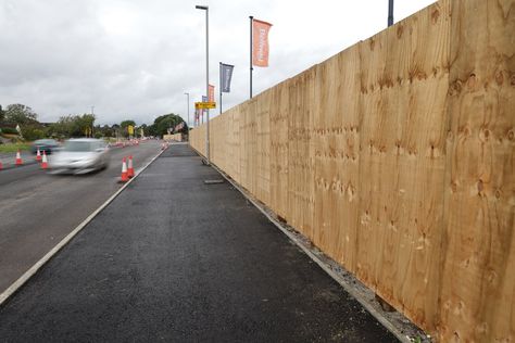 LOCALS living in the shadow of an eight-foot privacy fence say it blocks their view – and they’re fighting back. The “ugly” fence has popped up around a massive construction site in Bournemouth, to the disgust of those living nearby. It’s been built to try to protect the residents and their homes from thick layers […] Bellway Homes, Thick Layers, Timber Structure, Wooden Fence, Privacy Fence, Bournemouth, Construction Site, The Shadow, Being A Landlord