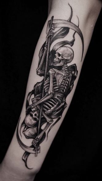 << Check out more Skull Tattoos and Ideas #tattoomenow #tattooideas #tattoodesigns #tattoos #skull #blackwork Skull And Bones Tattoo, Inner Elbow Tattoos, Armour Tattoo, Candy Skull Tattoo, Deer Skull Tattoos, Feminine Skull Tattoos, Shin Tattoo, Skeleton Tattoo, Wolf Tattoo Sleeve