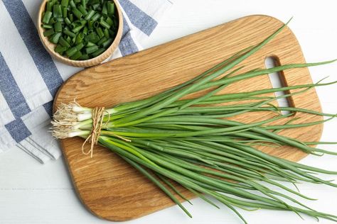 Is There a Difference Between Scallions and Green Onions? Here's What Experts Say Ginger Scallion Sauce, Dumpling Sauce, Types Of Onions, How To Cut Onions, Martha Stewart Recipes, Scallion Pancakes, Asian Inspired Dishes, Veggie Noodles, American Dishes