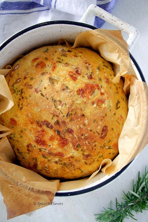 Instant Pot No Knead Bread flavoured with cheese, rosemary and olive oil is the easiest quick bread you will ever make. Just mix all the ingredients, proof and bake and you will have the most rustic, crusty artisan bread in just few hours. Watch the videos as well as the step by step instruction to make this dutch oven no knead bread. #bread #instantpot Instant Pot No Knead Bread, Instant Pot Gluten Free Bread, Insta Pot Bread, Insta Pot Bread Recipes, Instant Pot Recipes Bread, Instapot Bread Recipes, Flavoured Bread Recipes, Ninja Foodi Bread, Quick Dutch Oven Bread