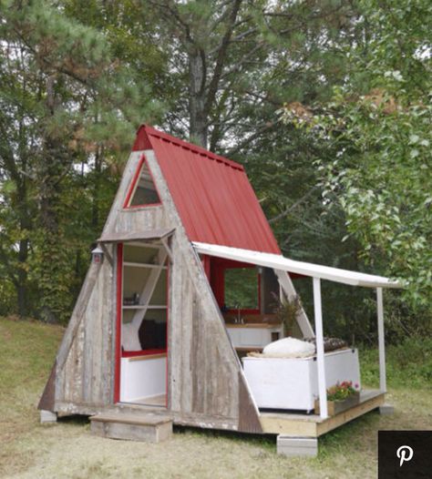 Kids size Easy Diy Tiny Cabin, Pop Up House, Build Your Own Cabin, Nice Backyard, Diy Cabin, Wooden Cabin, Diy Tiny House, House Simple, Roof Extension