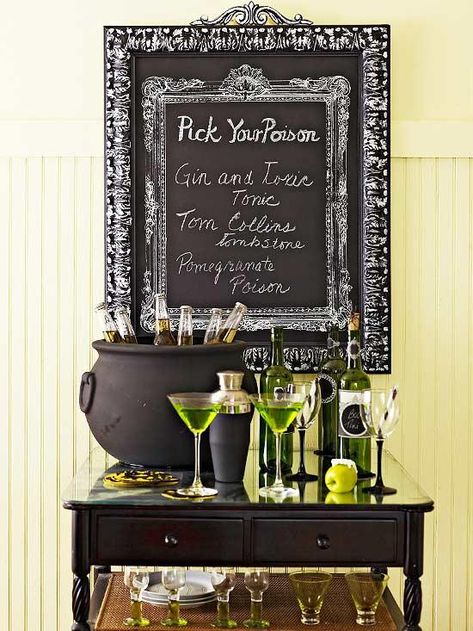 Halloween Chic, Table Halloween, Halloween Decor Diy, Halloween Bar, Hallowen Ideas, Halloween Themed Wedding, Casa Halloween, Festa Harry Potter, Carte Halloween