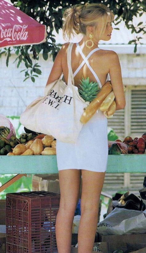 Claudia Schiffer 90s, Vogue Editorial, German Girl, 90s Supermodels, 90s Models, Vogue Us, Claudia Schiffer, Italian Summer, Vogue Magazine