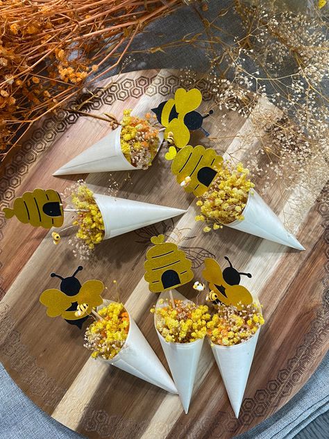 Beautiful summer party favors for a bee theme event. Great for outdoor and a colorful addition to a rustic summer vibe. Can be used as table decor or as a thank you favor for your guests' placed on their plates. Stand it not included !  Quantity options : 6 12 24 36 Length: 5" Bumble Bee Party Decorations, Bees And Sunflowers Party, Bumblebee Birthday Party, Bee Themed Party Favors, Bumble Bee Party Favors, Bee Theme Flower Centerpiece, Bee Party Decorations, Bee Birthday Theme, Bee Party Favors