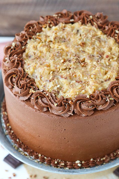 German Chocolate Layer Cake - the classic german chocolate cake with coconut pecan filling and chocolate frosting! German Chocolate Cake Frosting Recipe, German Chocolate Cake Frosting, Classic Chocolate Cake Recipe, German Chocolate Cheesecake, German Chocolate Cookies, Chocolate Cake Frosting, German Chocolate Cake Recipe, Cake Frosting Recipe, Torte Cupcake