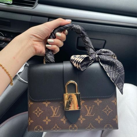 Ysl Belt, Replica Designer Handbags, Chanel Purse, Louis Vuitton Belt, Luxury Purses, Bvlgari Bags, Fashion Icon, Vuitton Bag, Bags Designer Fashion