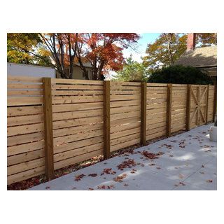 Horizontal Lattice, Horizontal Wood Fence, Stone Garden Paths, Wood Fence Design, Custom Backyard, Privacy Wall, Gravel Landscaping, Fence Designs, Wall Outdoor