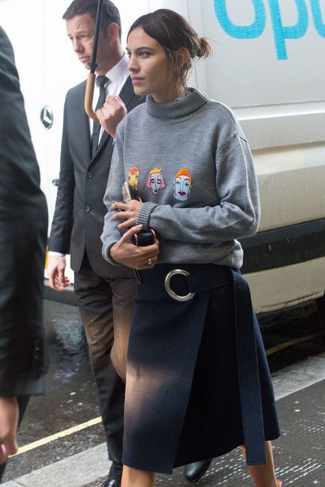 Alexa Chung 2014 Style, Alexa Chung 2023 Style, Skate Core Outfits, Alexa Chung Summer Style, Alexa Chung Street Style 2023, Alexa Chung Style 2024, Alexa Chung 2024, Alexa Chung 2023, Celebrity Street Style Winter