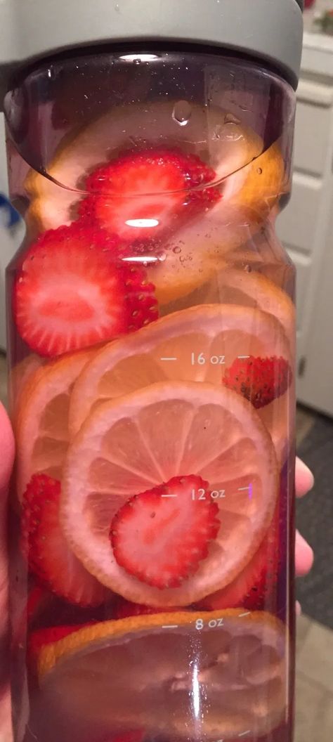 Strawberry Lemon Water, Hot Water With Lemon, Lemon Lime Water, Fruit Water Recipes, Lemon Infused Water, Lemon Water Recipe, Lemon Water Health Benefits, Water With Lemon, Lemon Juice Benefits