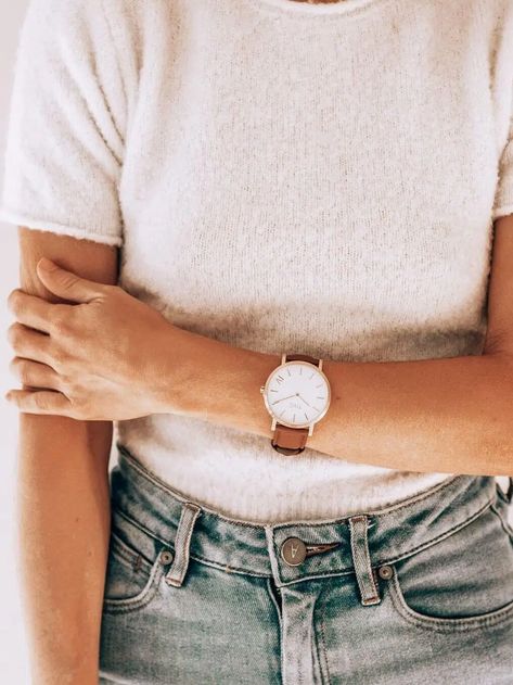 Womens Leather Watch, Watches Women Minimalist, Wrist Watches For Women Classy, Women Wrist Watch Classy, Minimalist Gold Watch, Classic Womens Watch, Leather Watches Women, Women’s Leather Watch, Classic Accessories For Women