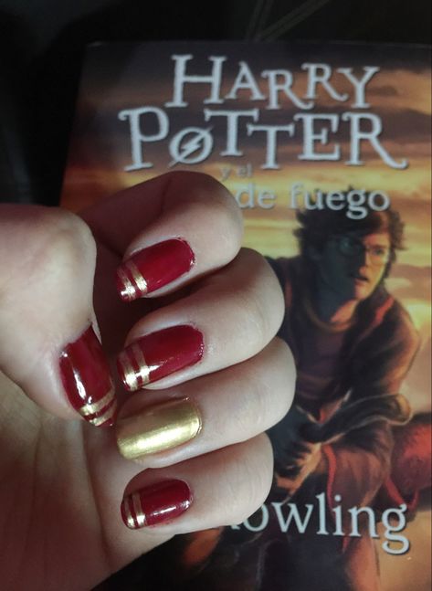 Gryffindor Nails Acrylic, Grifindor Nails, Hermione Granger Nails, Harry Potter Gryffindor Nails, Harry Potter Nails Designs Gryffindor, Simple Harry Potter Nails Gryffindor, Griffindor Nails Designs, Gryffindor Nail Art, Harry Potter Nails Gryffindor