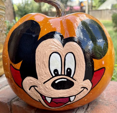 Pumpkin Painting Mickey Mouse, Mickey Mouse Painted Pumpkin, Mickey Mouse Pumpkin Painting, Pumpkin Painting Ideas Disney, Cute Painted Pumpkin Ideas, Pumpkin Inspo, Pumpkins Painting, Pumpkin Paintings, Pumpkin Idea