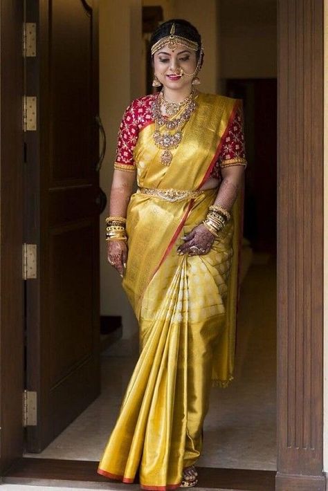 Gorgeous Thick Bridal Kanjeevaram Border Ideas | WedMeGood Golden Saree Blouse Designs, Golden Sarees, Blouse Photography, Sari Ideas, Saree Bride, Saree With Contrast Blouse, Saree Pattern, Gold Saree, Golden Saree