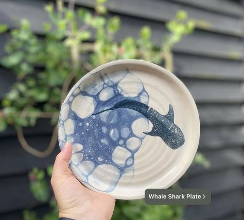 Pottery Painting Sea Theme, Jellyfish Pottery Painting, Ocean Inspired Pottery, Shark Pottery Painting, Ocean Pottery Painting, Painted Pottery Designs, Pottery Painting Ideas Ocean, Bubble Pottery, Fish Pottery Painting