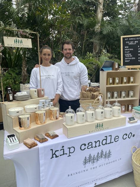 Candle Pop Up Shop Display, Craft Fair Candle Display Ideas, Marketplace Table Display, Modern Craft Booth Display, Candle Market Table Display, Craft Show Candle Display Ideas, Stall Display Ideas Market, Booth Set Ups Vendor Events, Candle Market Display Ideas