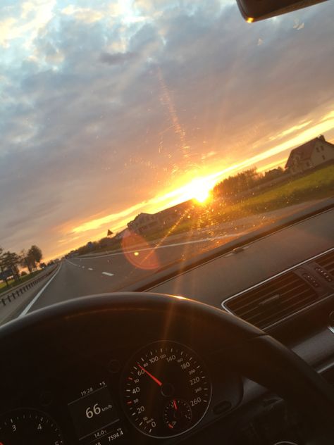 #sunset #sunsetphotography #cars #view #road #roadtrip #drive #driving Summer Core, Sunset Drive, Civic Car, Feels Like Summer, Driving Photography, My Favourite Things, Sunset Views, On The Run, Clear View