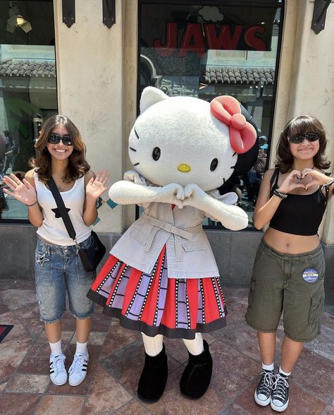 Zoo Park Outfit Ideas, Theme Park Outfits Universal Studios, Universal Studios Photos, Universal Studios Poses, Universal Studios Japan Outfit, Universal Studios Photo Ideas, Universal Studios Orlando Outfit, Universal Outfit Ideas, Universal Studios Outfits