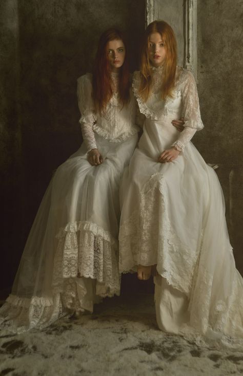 Women In White, Victorian Aesthetic, Southern Gothic, White Dresses, Mode Vintage, Historical Fashion, Mode Inspiration, Victorian Fashion, Couple Goals