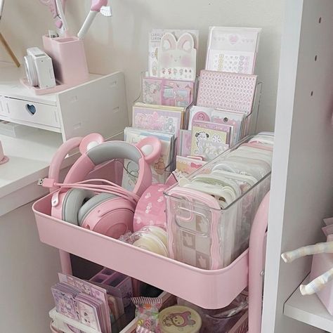 Otaku Room, Desk Inspiration, Girly Room, Simple Room, Cute Room Ideas, Kawaii Room, Game Room Design, Dream Room Inspiration, Pink Room