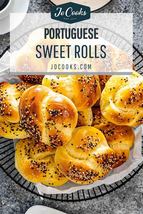 Baked to golden brown perfection, these soft and flaky Portuguese Rolls are delicious and sweetened with a bit of condensed milk. #breadrolls #recipe #portuguese Portuguese Rolls Recipe, Portuguese Rolls, Easter Rolls, Portuguese Sweet Bread, Sweet Bread Rolls, Jo Cooks, Bread Rolls Recipe, Bread Roll, Sweet Rolls