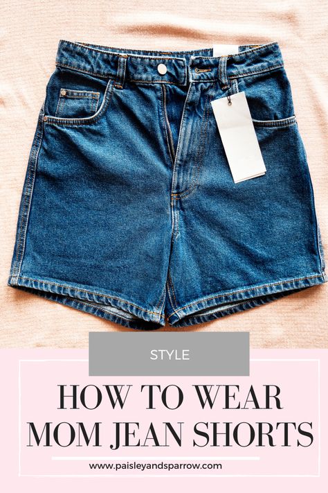 The Best Mom Jean Shorts and How to Wear Them - Paisley & Sparrow Mom Jeans Shorts Outfits, Mom Jean Shorts Outfit, Mom Shorts Outfit, Trendy Dinner Outfits, Holiday Outfits For Teens, Best Mom Jeans, Diy Jean Shorts, Cute Mom Jeans, Jean Shorts Outfit