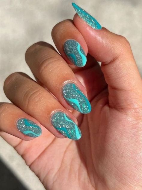 Nails Ideas For Short Nails, August Nails Designs, August Nails Ideas, Nails Ideas Simple, Nails Ideas Short, Turquoise Nail Polish, Turquoise Nail Designs, Nails Teal, Nail Makeover