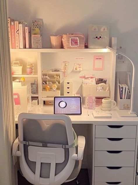 Cute Bedroom, Girly Room Decor, Study Desk Decor, Deco Studio, Best Bedroom, Cute Bedroom Ideas, Office Room Decor, Room Redesign, Being Creative