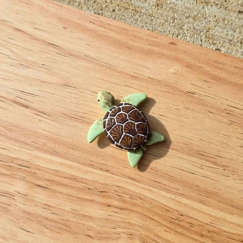 I hope I can keep the motivation and post regularly. Maybe I can make it a small business!! This turtle ended up being a gift(●^o^●) #clayturtle #claycharms #clay #charm #polymerclayart #polymerclaycharms #polymerclay #polymerclayjewelry #polymerclaykawaii #polymerclayminiature #polymerclaycharm #polymerclayanimals #polymerclayminiatures #cuteminiature #turtle #seaturtle #cuteclaycharms #kawaii #kawaiicharms #kawaiiclay #premosculpey #handmade Clay Simple Sculpture, Clay Gift Ideas For Men, Clay Anniversary Gift Ideas, Clay Turtle Diy, Cute Clay Ideas Easy Turtle, Clay Turtle Easy, How To Make A Turtle Out Of Clay, Clay Crafts Sea Theme, Clay Sea Animals