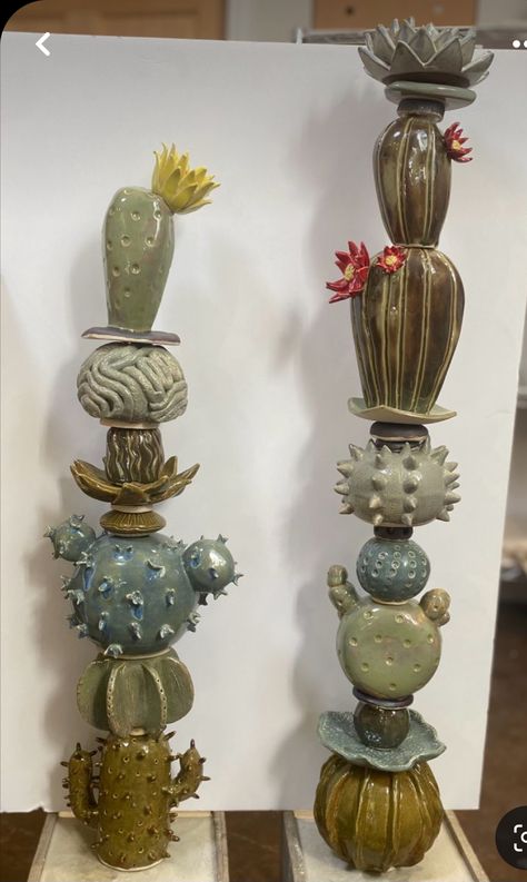 Totem Ceramic Ideas, Ceramic Yard Art Ideas, Clay Totem Poles, Garden Stacks Pottery, Clay Totem Poles Ideas, Pottery Totem Poles, Ceramic Totem Poles, Garden Pottery Ideas, Stepping Stone Crafts