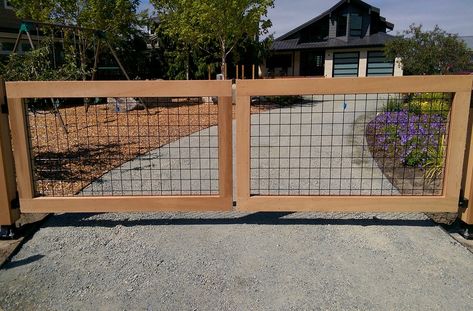 Wire and Wood Gate - Automated Gates and Equipment Small Driveway Gate, Diy Gate Driveway, Tube Gate Ideas, Drive Way Gate Design, Entryway Gates Driveway, How To Build A Driveway Gate, Country Driveway Entrance Landscaping, Simple Driveway Gate, Fence With Driveway Gate