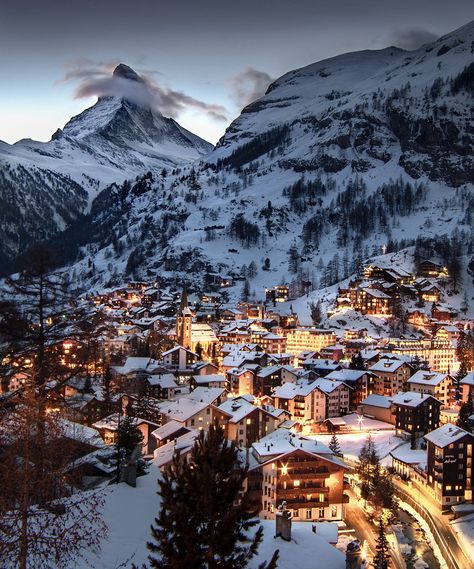 Switzerland In Winter, Visit Switzerland, Voyage Europe, Destination Voyage, Dream Travel Destinations, Mountain Town, Zermatt, Snowy Mountains, Christmas Window