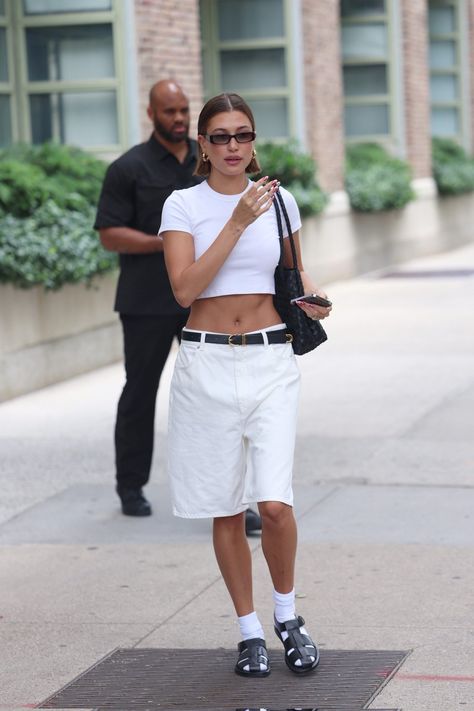 White Bermuda Shorts Outfit, Bermuda Shorts Outfit Street Styles, Bermuda Shorts Outfit, Tribeca New York, Shorts Outfit, Hailey Baldwin, Celebrity Street Style, June 16, Street Outfit